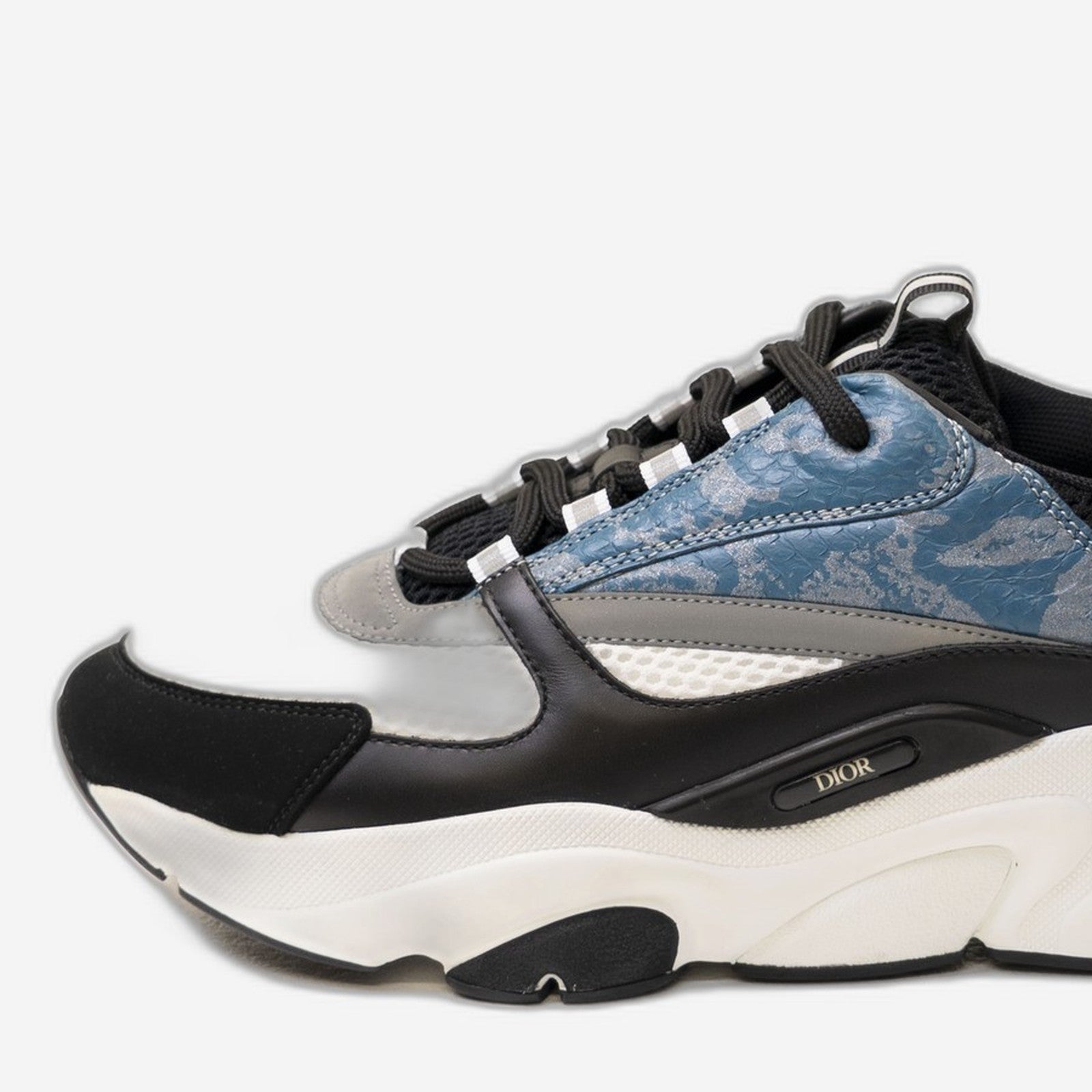 Dior B22 Blue Reflective – Detail