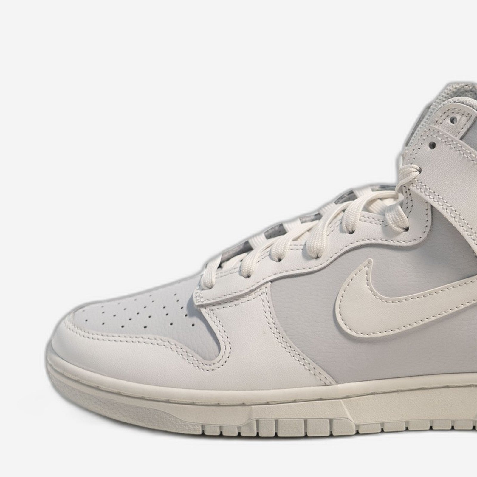 Nike Dunk High Summit White Pure Platinum – Detail