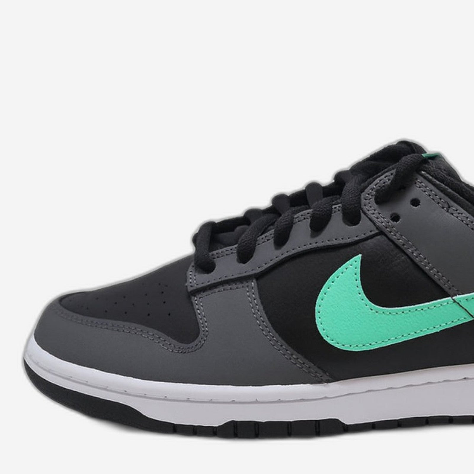 Nike Dunk Low Black White Green Glow – Detail