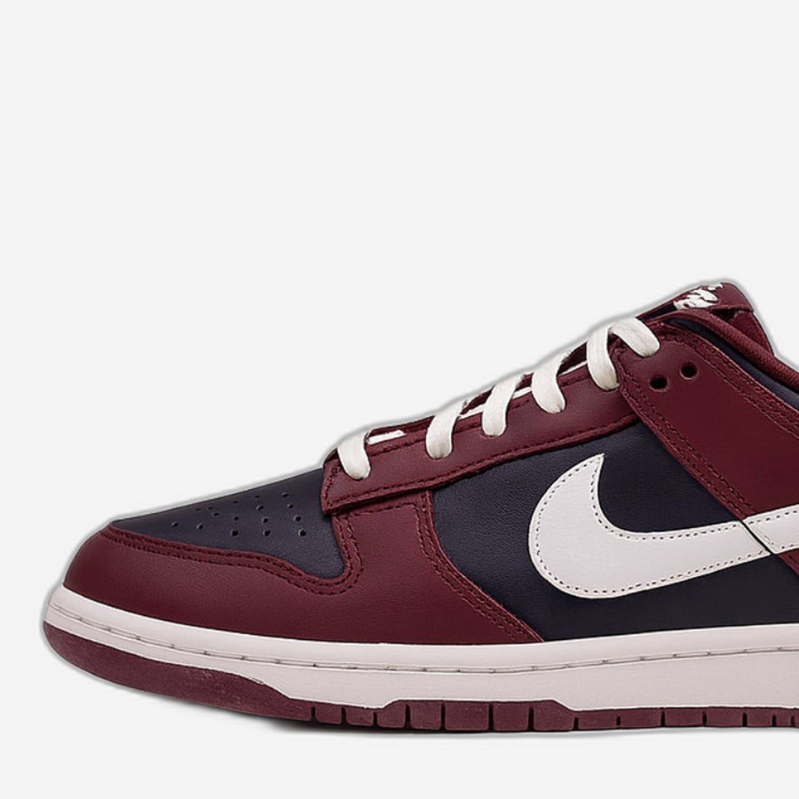 Nike Dunk Low Dark Beetroot – Detail