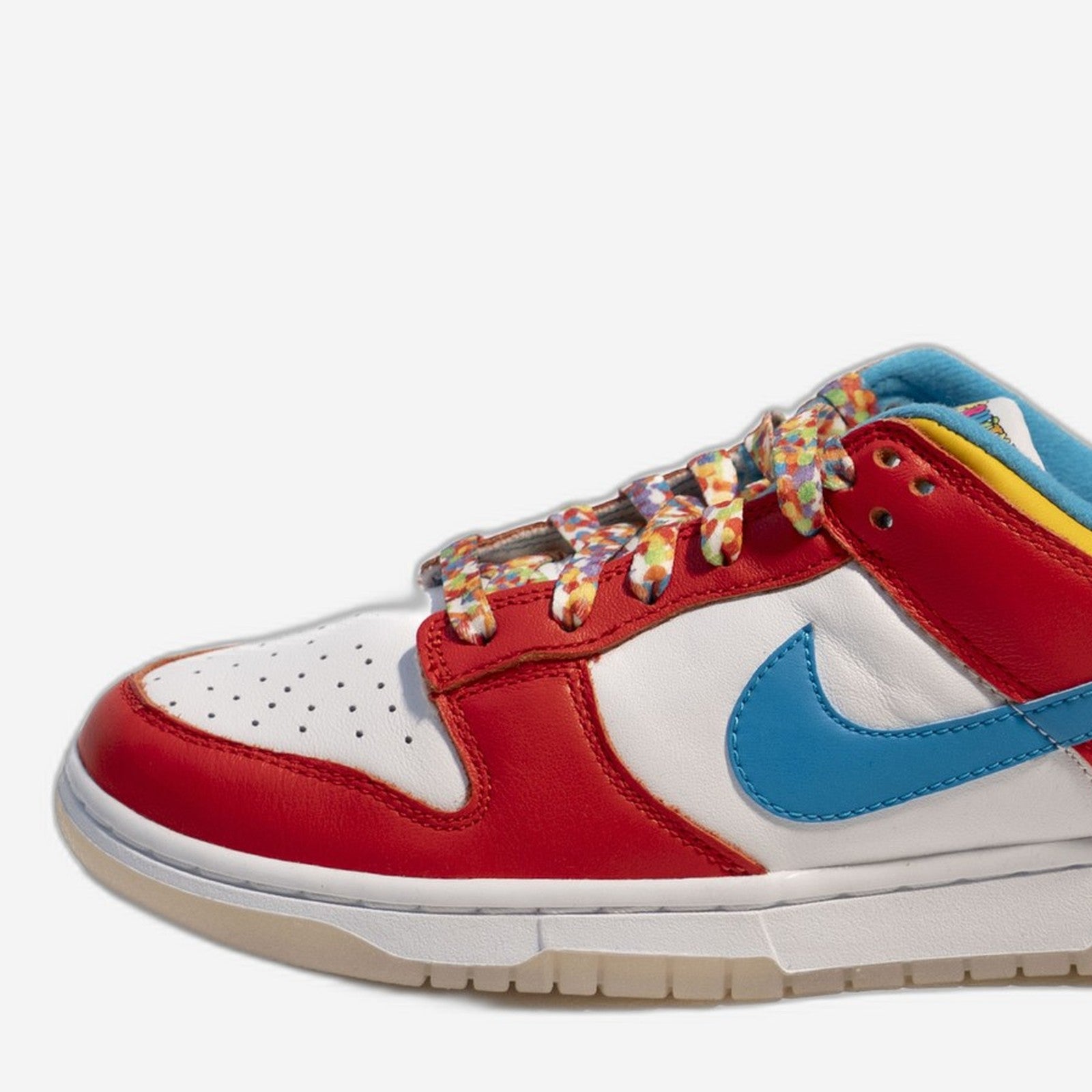Nike Dunk Low LeBron James x Fruity Pebbles – Detail