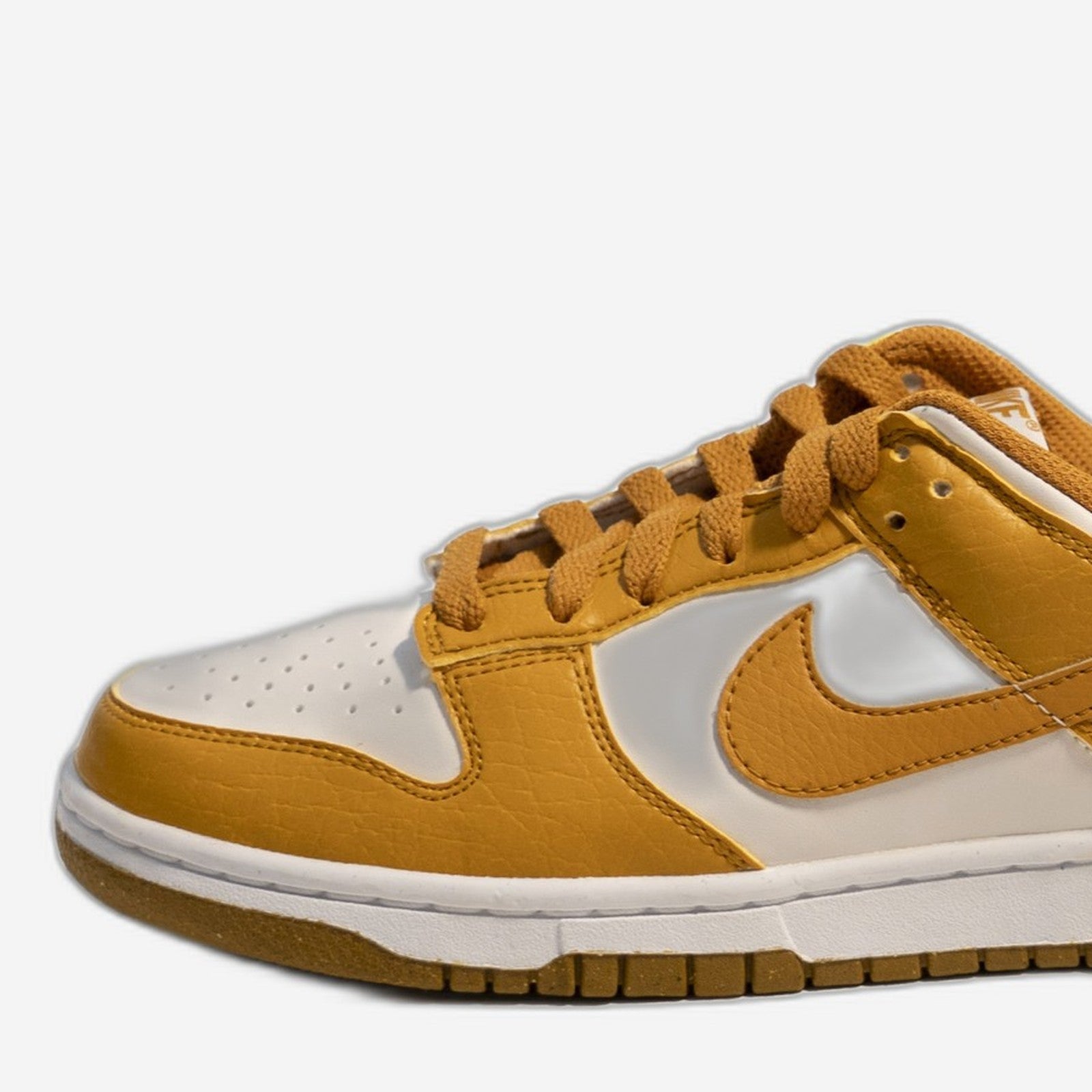 Nike Dunk Low Next Nature Phantom Gold Suede – Detail