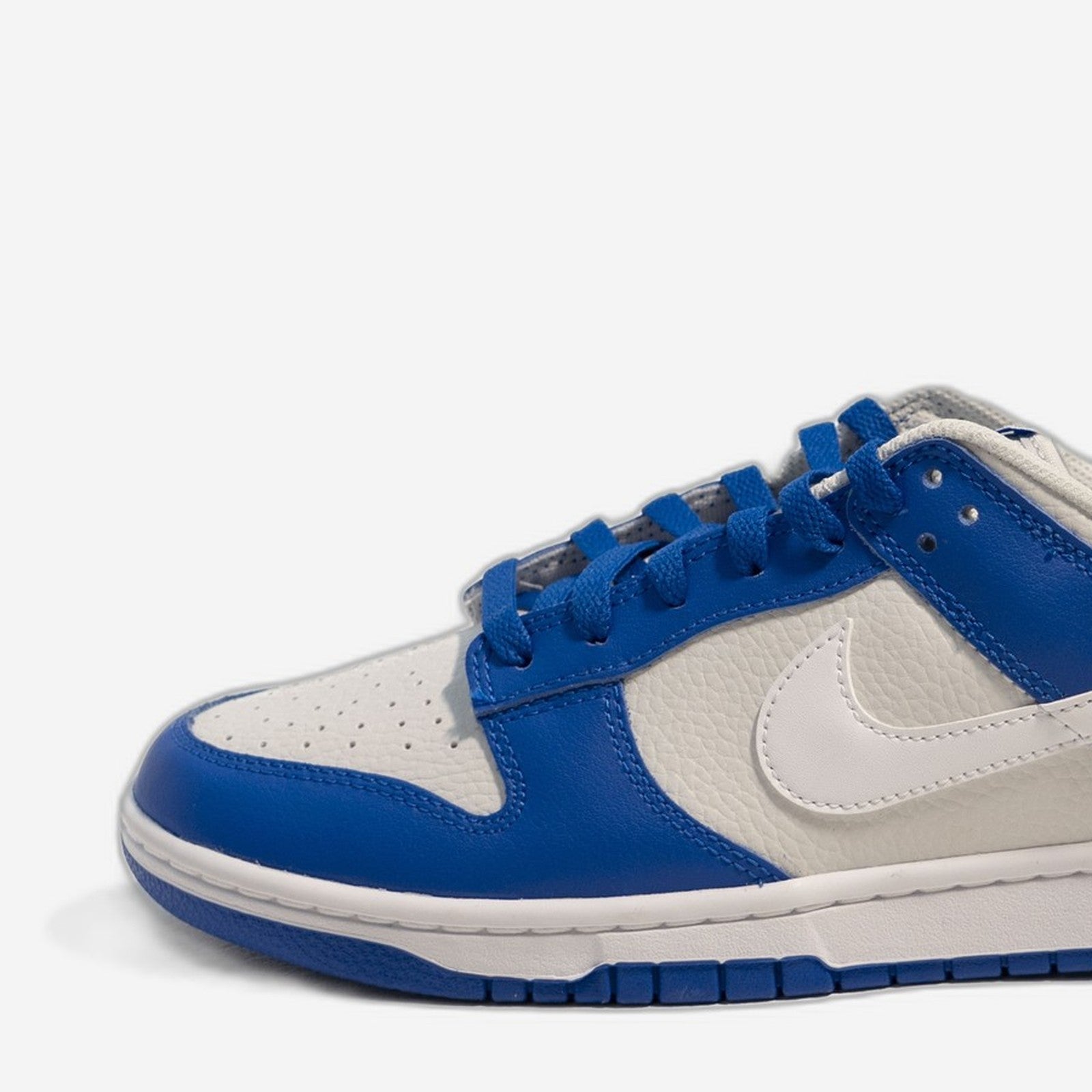 Nike Dunk Low Racer Blue Photon Dust – Detail