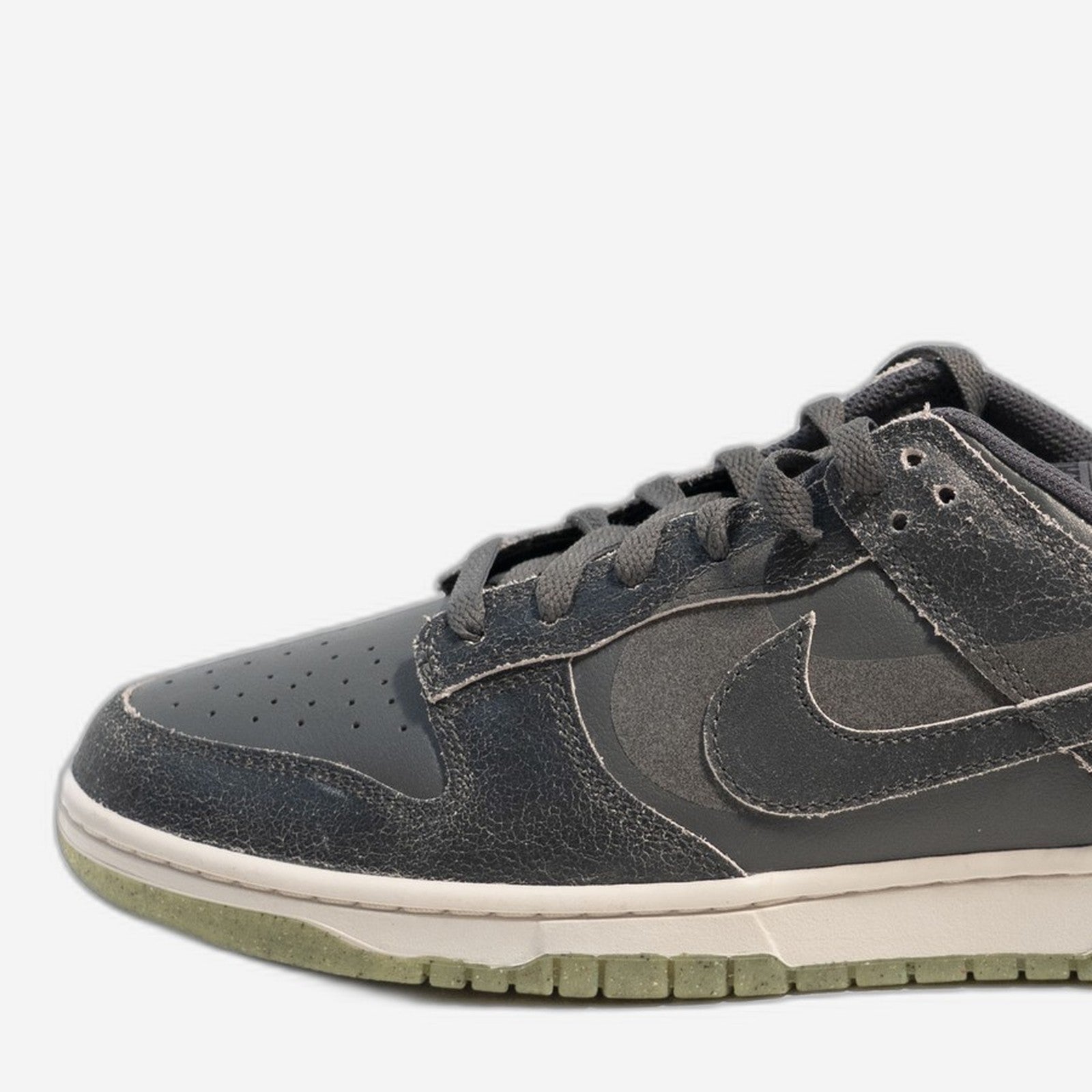 Nike Dunk Low Retro Iron Grey Phantom Scream – Detail