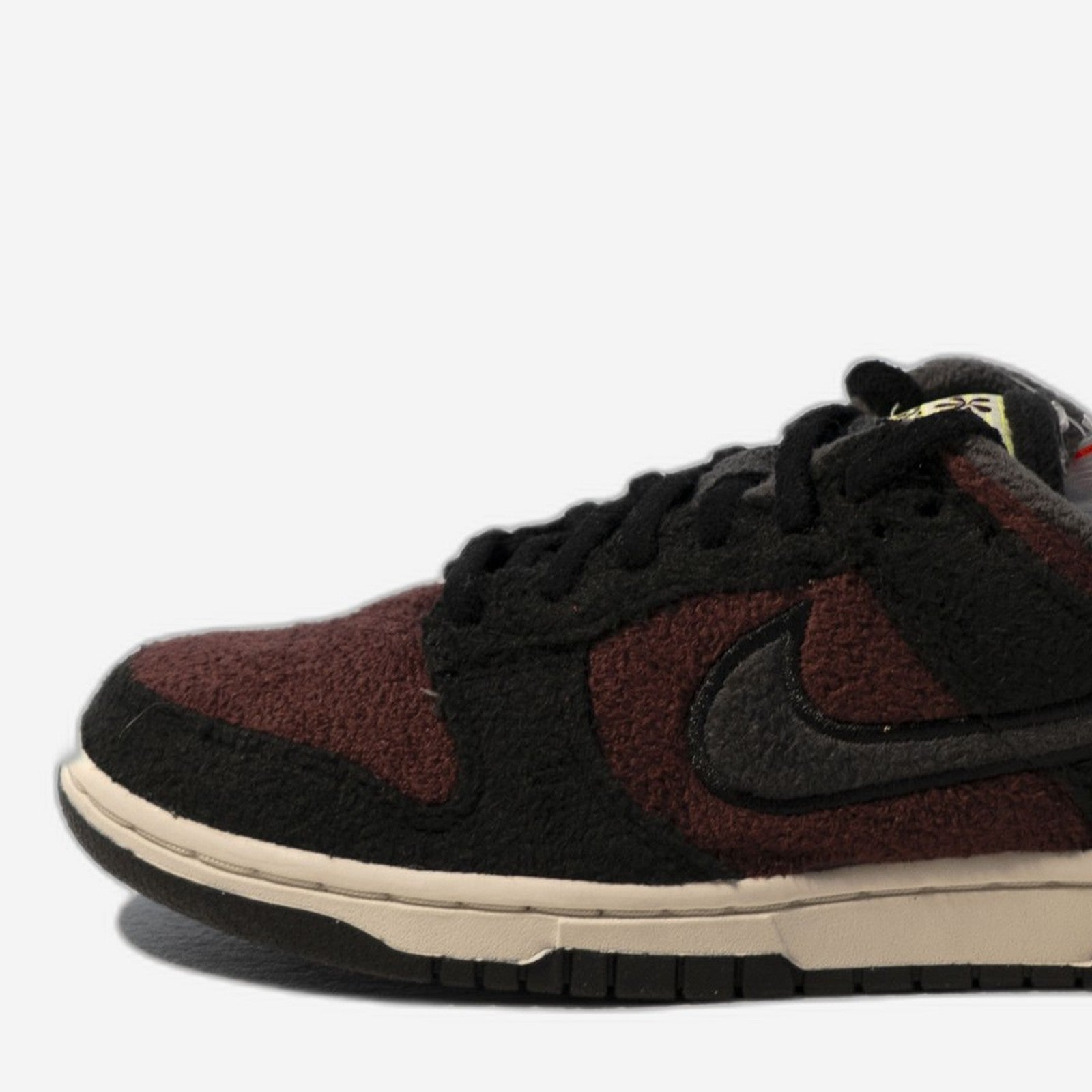Nike Dunk Low SE Fleece Pack Burgundy Crush – Detail