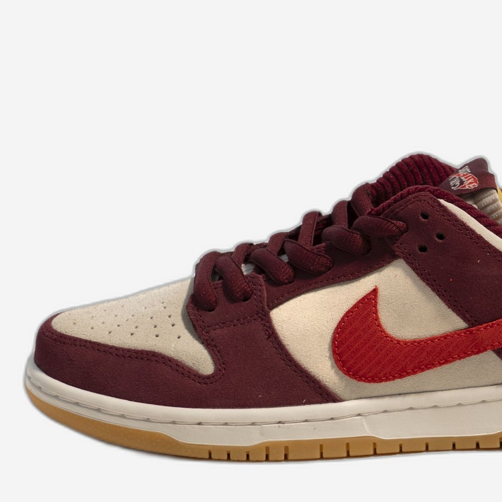 Nike SB Dunk Low "Skate Like a Girl" – Detail