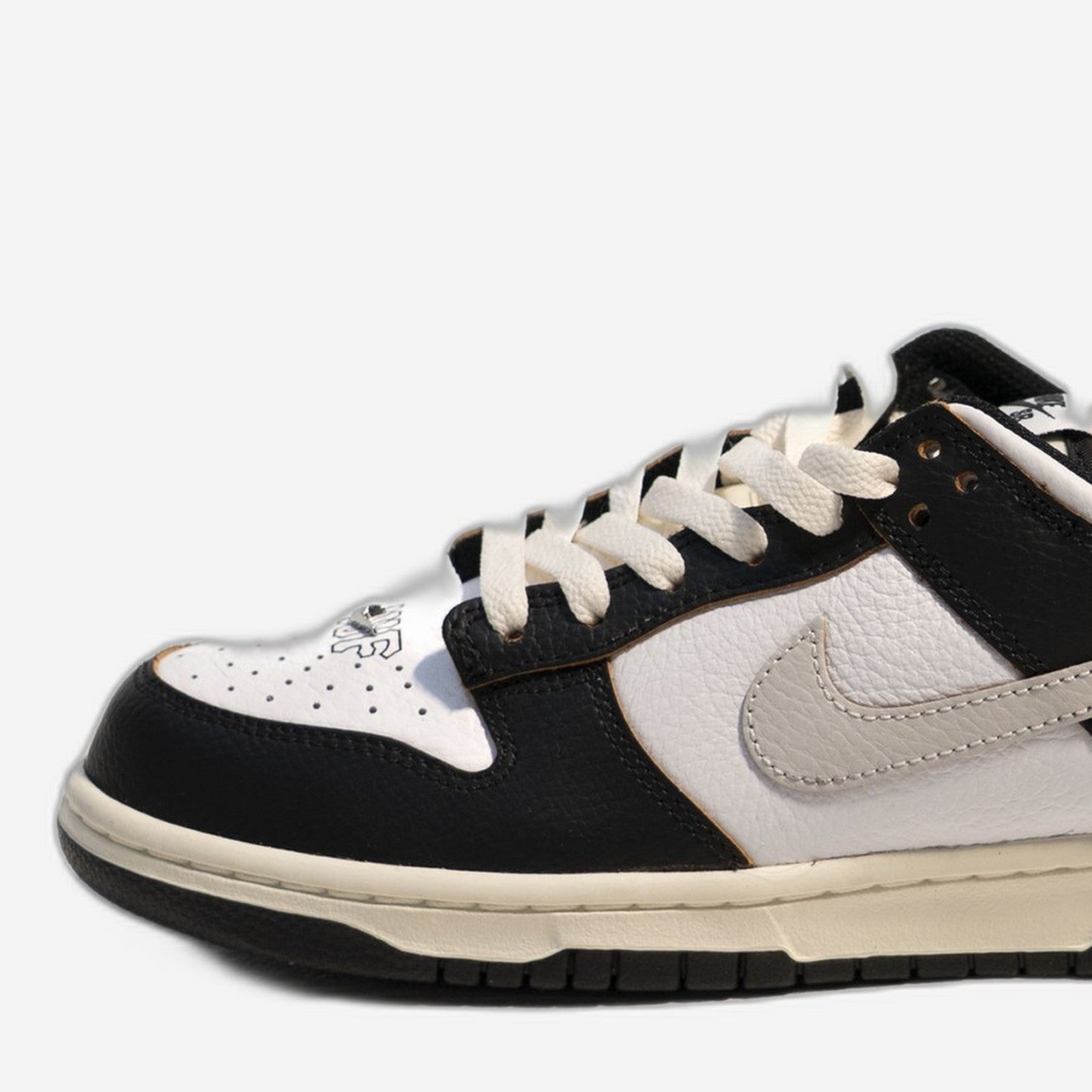 Nike SB Dunk Low x HUF "San Francisco" Black White – Detail