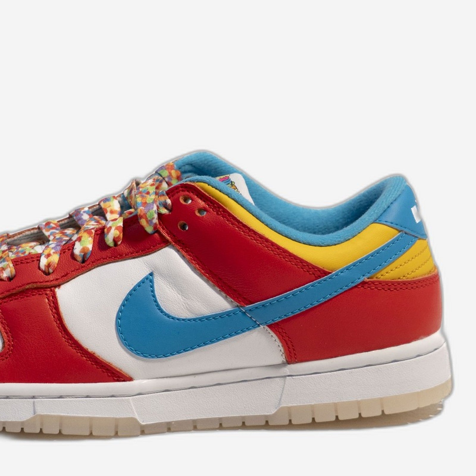 Nike Dunk Low LeBron James x Fruity Pebbles – Heel